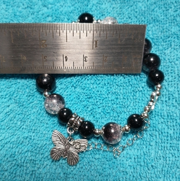 Silvertone butterfly black clear cracked glass beaded stretch bracelet - Picture 3 of 3